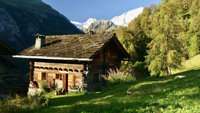 Chalet_neutral.jpg