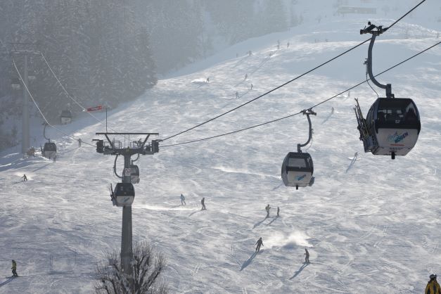Kaiserwinkl-Urlaub-Aktivitaeten-Skifahren-Winter-Koessen-6©tourismusverbandkaiserwinkl.jpg