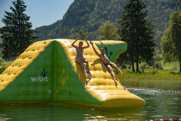 Kaiserwinkl-Urlaub-Aktivitaeten-Walchsee-Sommer-Baden-Badesee-Aqua-Funpark©tourismusverbandkaiserwinkl.jpg