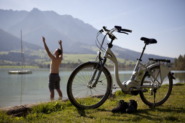 Kaiserwinkl-Urlaub-Aktivitaeten-Walchsee-Sommer-Sommerlandschaft-Radfahren©tourismusverbandkaiserwinkl.jpg