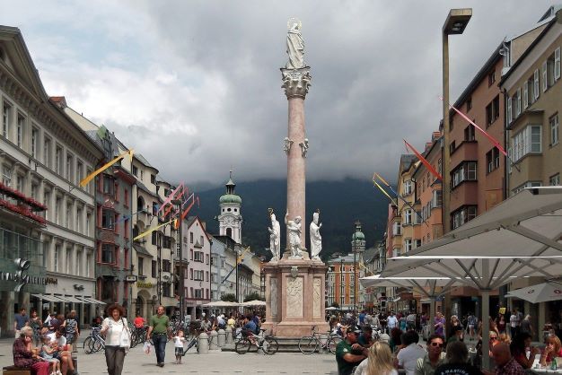 Innsbruck_Pestsäule-neutral.jpg